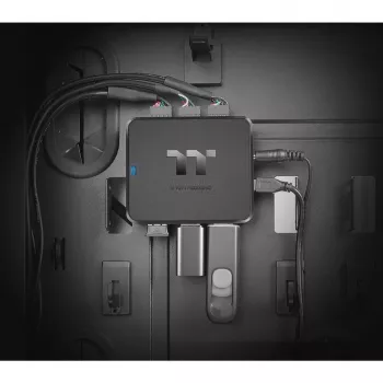Thermaltake H200 PLUS vidinis USB šakotuvas - TT Premium Edition - Šakotuvas - 3 x USB 2.0 + 3 x USB 2.0 (vidinis)