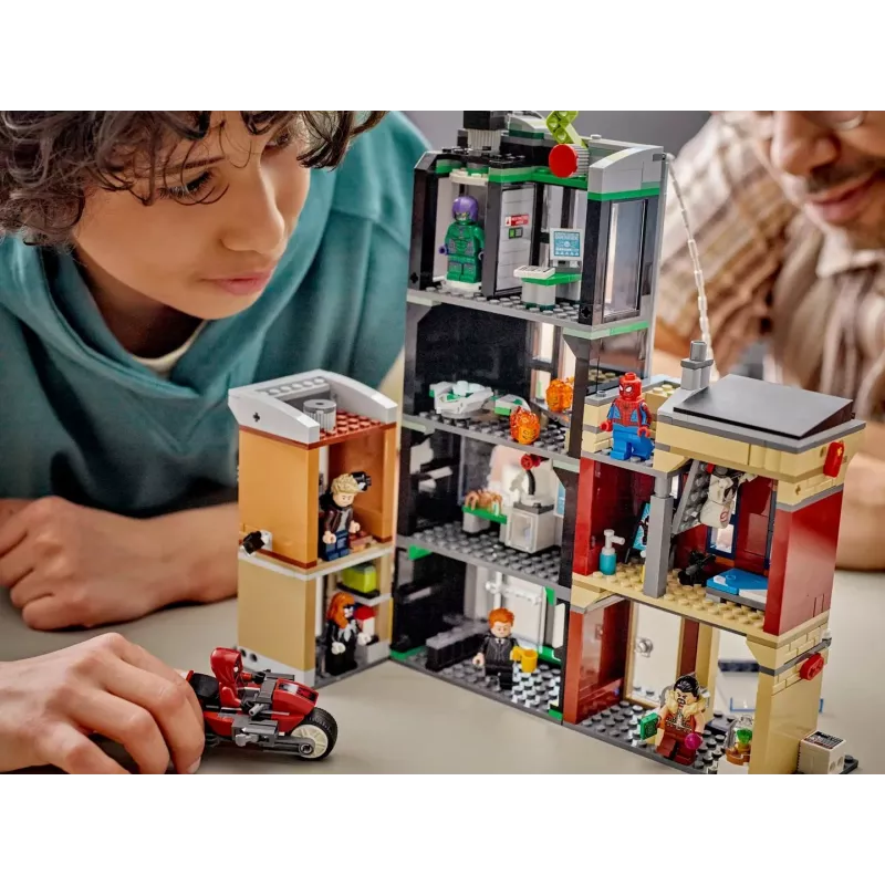 Konstravimo žaislas LEGO Marvel rinkinys 76324 Spider-Man vs. Oscorp, 808 elementai, 8 minifigūrėlės, amžius 10+