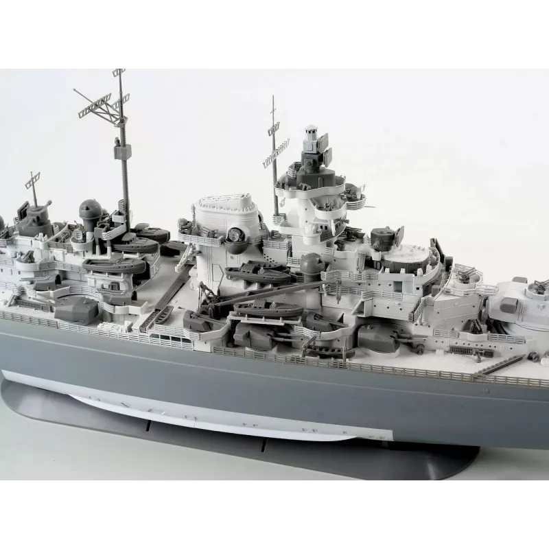 Plastikinis laivo modelis REVELL Tirpitz mastelis 1:350