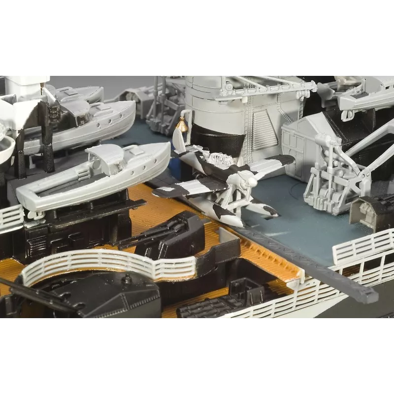 Plastikinis laivo modelis REVELL Tirpitz mastelis 1:350