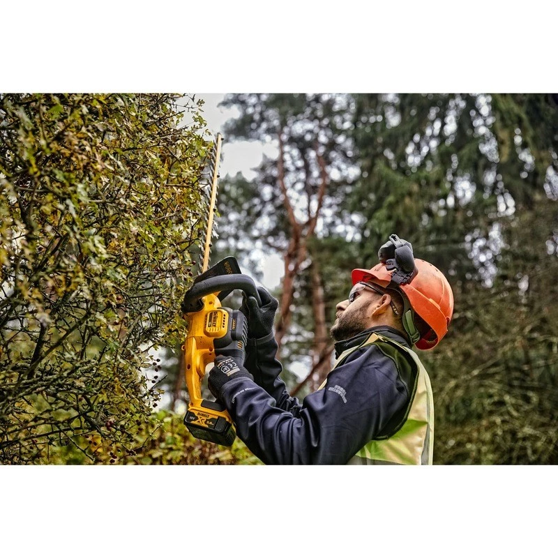 Dewalt 55cm 25mm Gap 18V XR Li-Ion Cordless Hedge Trimmer - Bare Unit