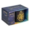 Keraminis puodelis Paladone Hogwarts Crest Embossed mug – įspaustas Hogvartso herbo dizainas, standartinė 330–400 ml talpa