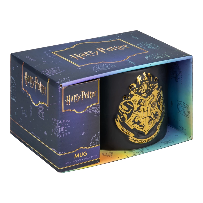 Keraminis puodelis Paladone Hogwarts Crest Embossed mug – įspaustas Hogvartso herbo dizainas, standartinė 330–400 ml talpa
