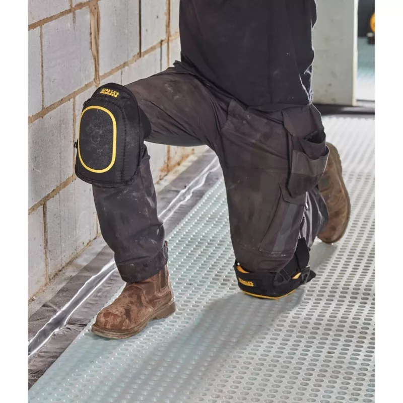 Kelių apsaugai STANLEY FATMAX FMST82962-1 — juoda elastinė nailoninė apsauginė kelių apsauga