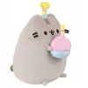 Plušinis žaislas Pusheen by Pusheen — 24 cm su gimtadienio kepure ir tortu