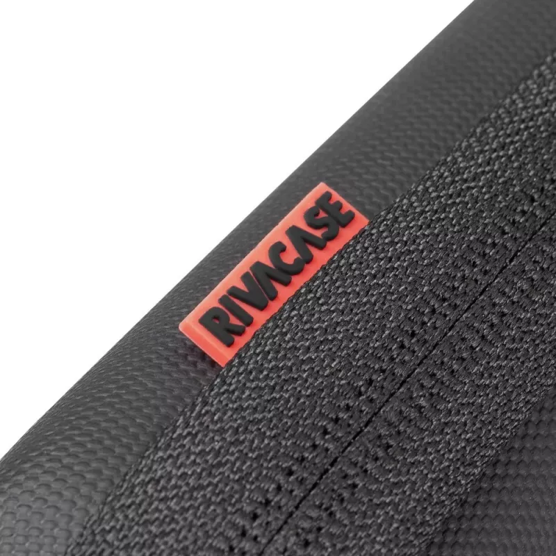 Hardshell case Rivacase 5131 Juoda 15.6 inch with handle and strap