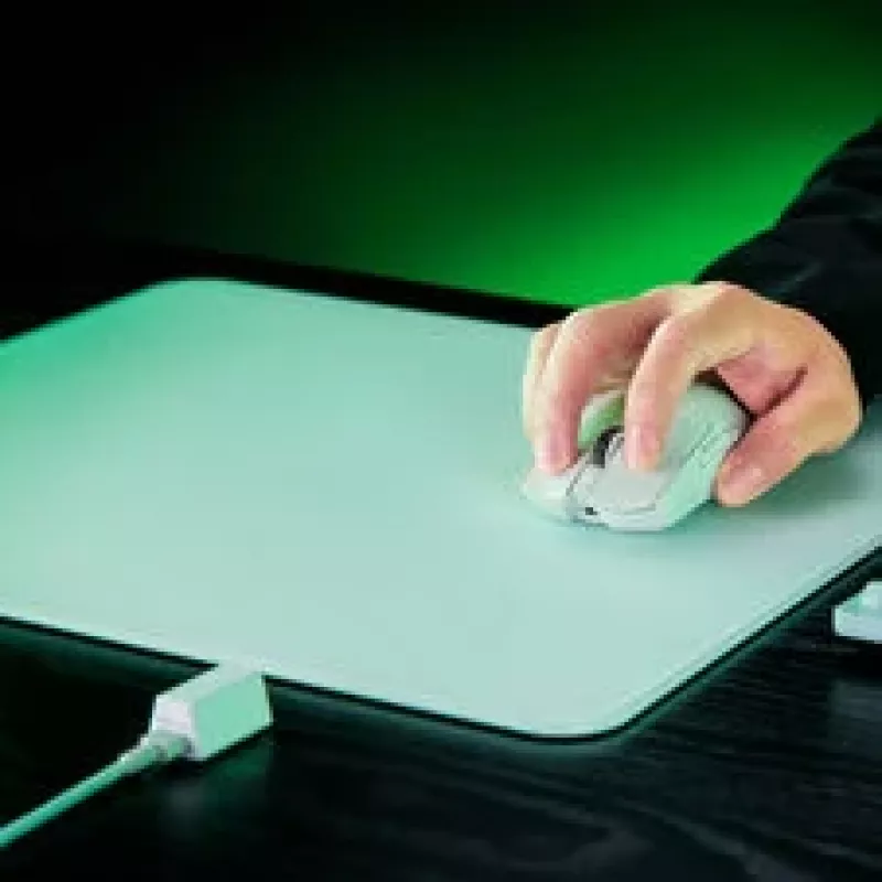 Žaidimų pelės ir pelės kilimėlio rinkinys Razer Viper V3 Pro + Gigantus M — baltas