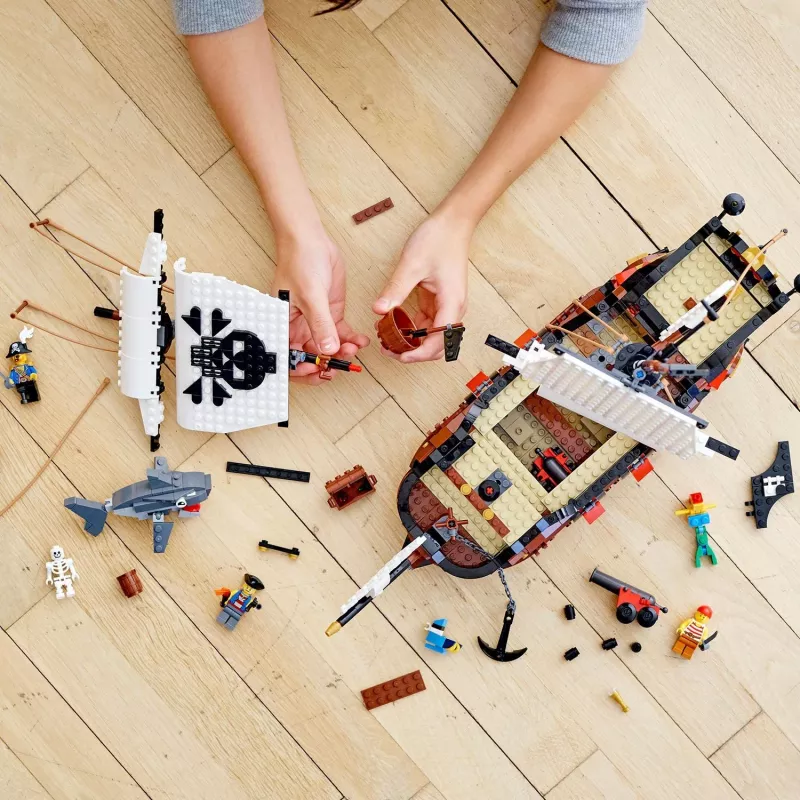 LEGO Creator 31109 Piratų laivas