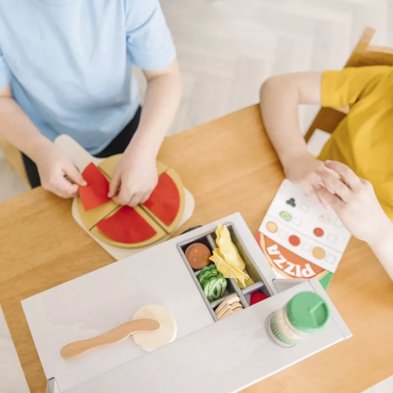 Žaidimų virtuvės priedas Spin Master Melissa & Doug Top & Bake Pizza Counter, žaidimų picos rinkinys
