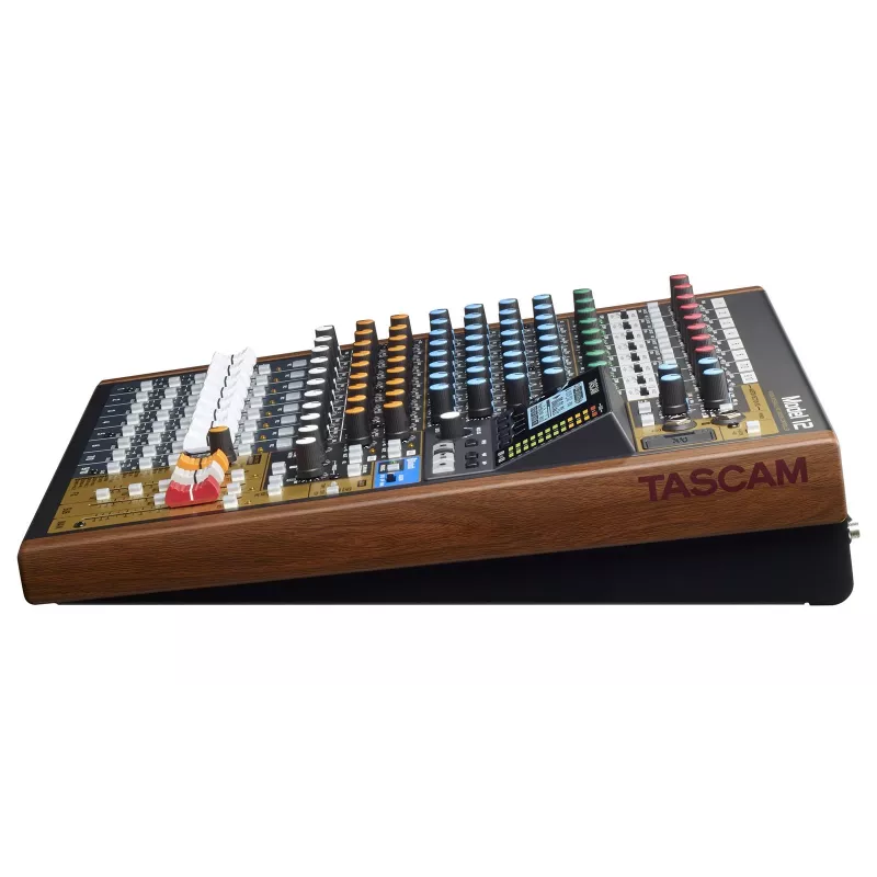 Mikseris Tascam Model 12 — 12 kanalų analoginis/skaitmeninis mikseris, 24 bitų, 48 kHz, USB-C, SD kortelė, Bluetooth 5.0