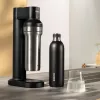 Butelis karbonizatoriui BRITA 118440 — nerūdijantis plienas, 1 l, tinkamas plauti indaplovėje, ergonomiškas (93×93×305 mm)