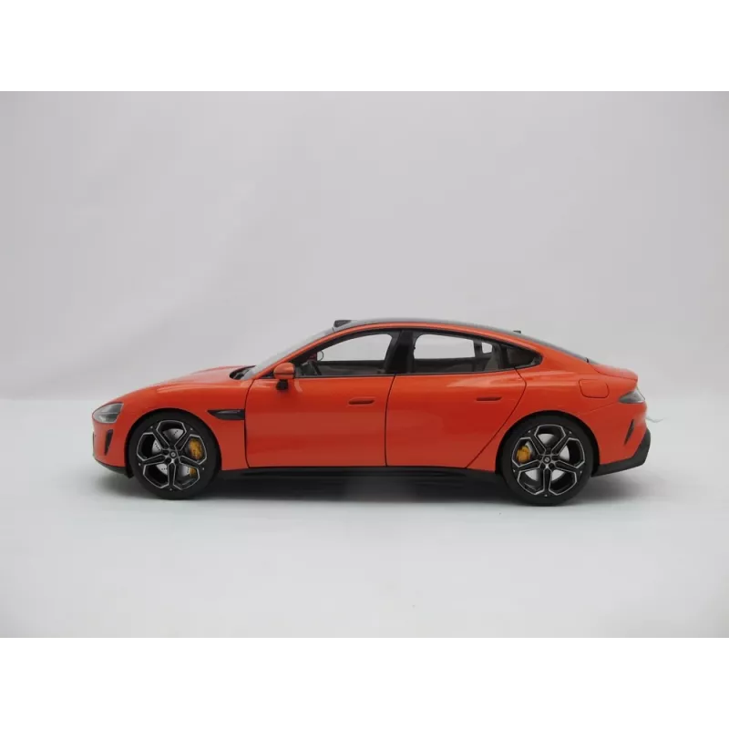 Lietinio modelio automobilis Xiaomi SU7 1:18 masteliu, surinktas, P278×G108×A81,5 mm