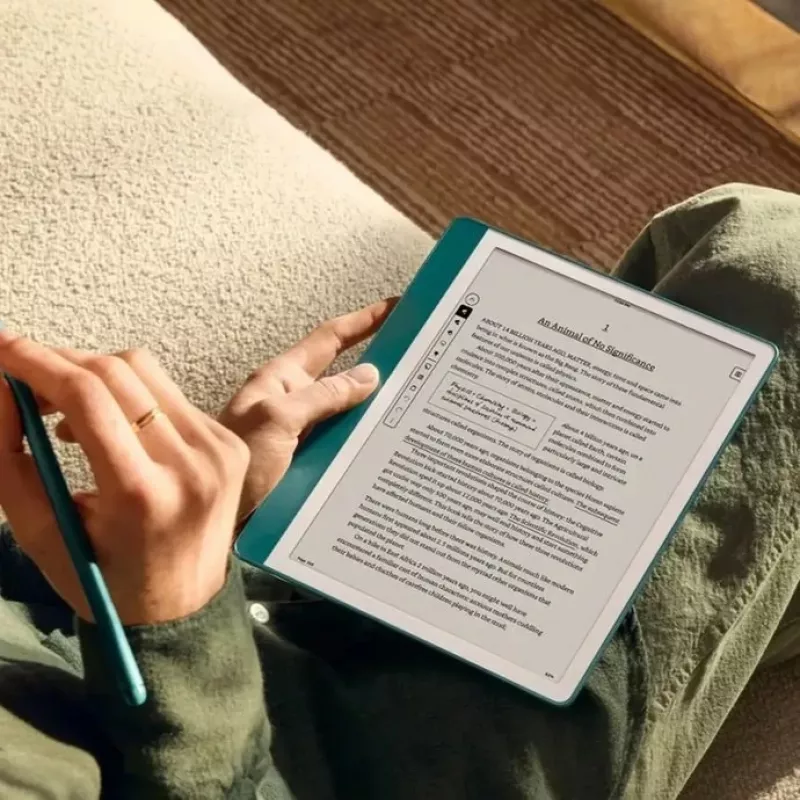 „Ebook New Kindle Scribe“ – 2024 m. laida, 10,2 col. ekranas be atspindžių, 64 GB, „Wi-Fi“ (be ekrano užsklandos reklamų), su „Premium Pen“, žalios spalvos