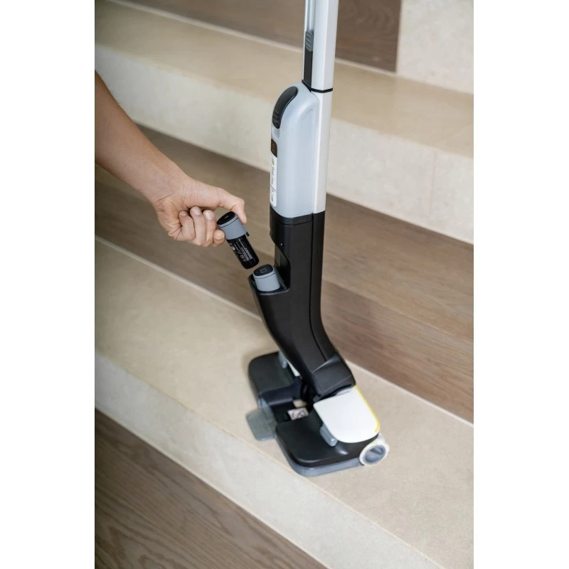 Karcher FC 4-4 belaidis dulkių siurblys, 2,5 Ah ličio jonų baterija, sausam ir šlapiam valymui, 30 cm ritininis šepetys, juoda/pilka