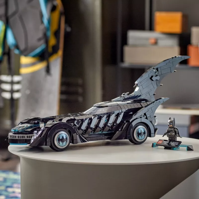 LEGO konstruktorius DC Super Heroes Batman Forever Batmobile 76304 — 909 detalės, 1 minifigūrėlė, rekomenduojamas amžius 12+