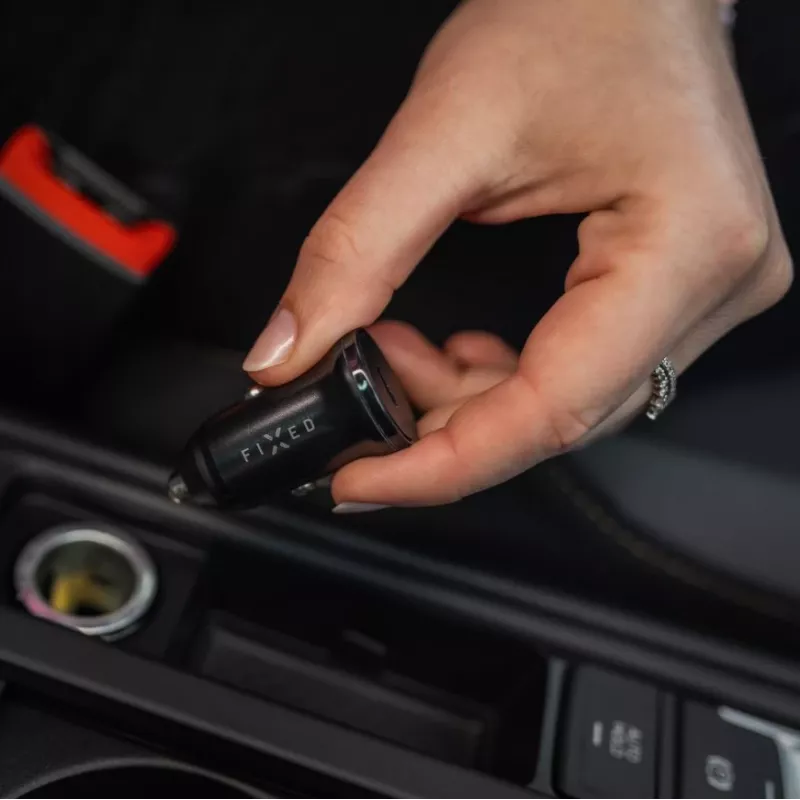Automobilinis USB-C įkroviklis FIXED FIXCC30N-C-BK 30W, fiksuotas laidas, vieno prievado greitasis įkrovimas 12V automobilio lizdui