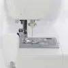 Mechaninė buitinė siuvimo mašina lucznik Malwina 2070 — 63 dygsnių raštai, 7 mm dygsnio plotis, 99 programos, automatinis sagos skylutės siuvimas, laisva rankovė