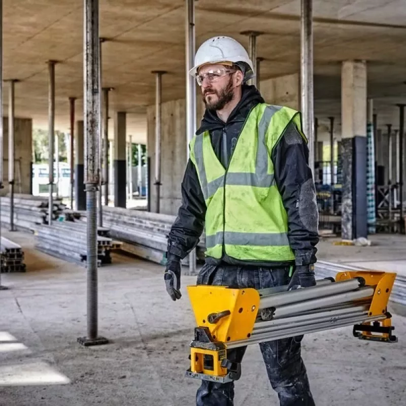Mitre Saw Stand DeWalt DE7033 — aliumininis sulankstomas stovas, 4 kojos, išplečiamas iki 2,5 m, keliamoji galia 227 kg, 16 kg