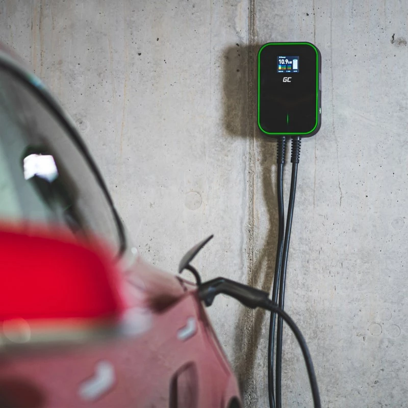 Elektrinio automobilio įkrovimo stotelė Green Cell EV14 22 kW juoda aliuminė, skirta montuoti ant sienos