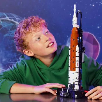 LEGO TECHNIC 42221 NASA Artemis Space Launch System raketa