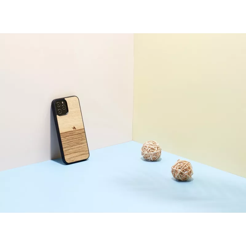 Telefono dėklas Man and Wood skirtas iPhone 12 / 12 Pro — terra Juoda