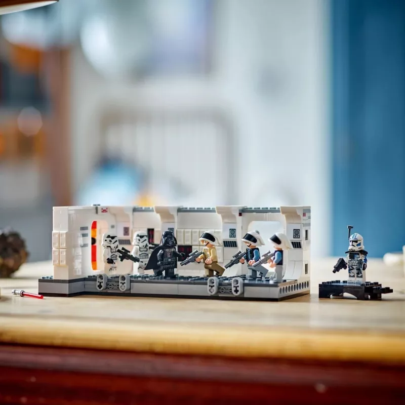 LEGO STAR WARS 75387 Boarding the Tantive IV