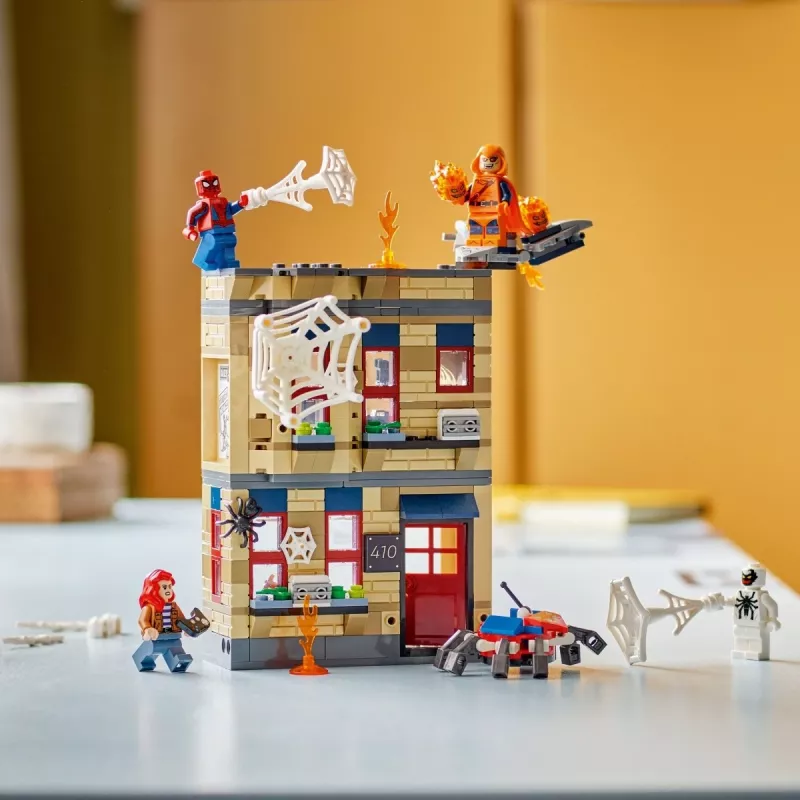 LEGO Marvel rinkinys 76317 Peterio Parkerio butas su Žmogaus-voro minifigūrėle