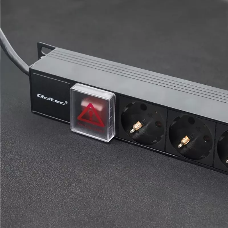 „Qoltec“ aliuminis PDU stovui | 16 A | 16 x „Schuko“ | vertikalus | 1,8 m