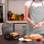Sumuštinių keptuvas Juoda & Decker BXSA753E — 2 sumuštiniams, 750 W, nepridegančios plokštės, 215×125 mm kepimo paviršius, kompaktiškas nerūdijantis plienas