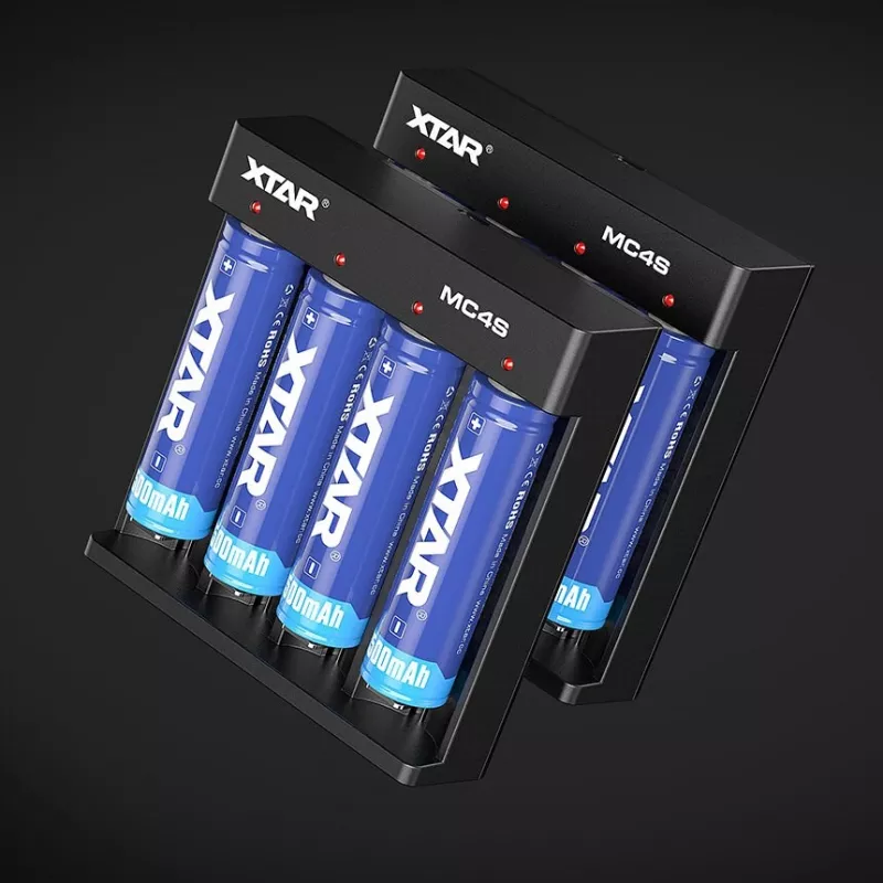 XTAR MC4S 4 lizdų stalinis baterijų įkroviklis cilindrinėms Li-ion 18650 ir NiMH (A/AA/AAA/AAAA/C/D), 1 A išėjimas, 5 V įvestis, juodas