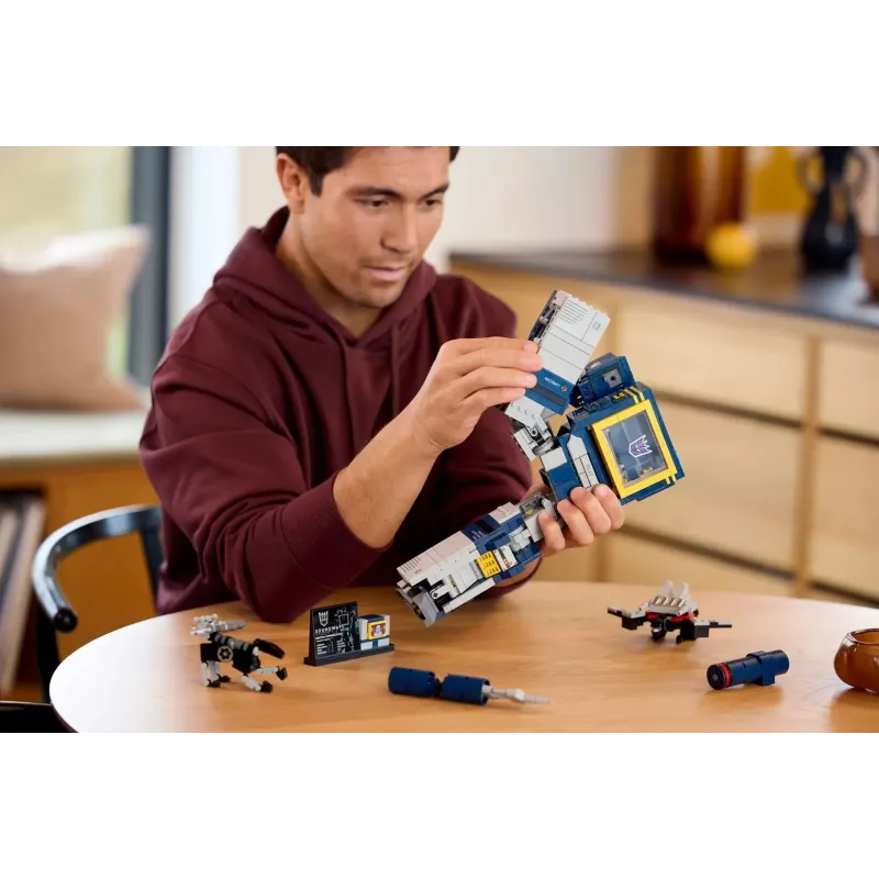 LEGO ICONS 10358 Transformeriai: Soundwave
