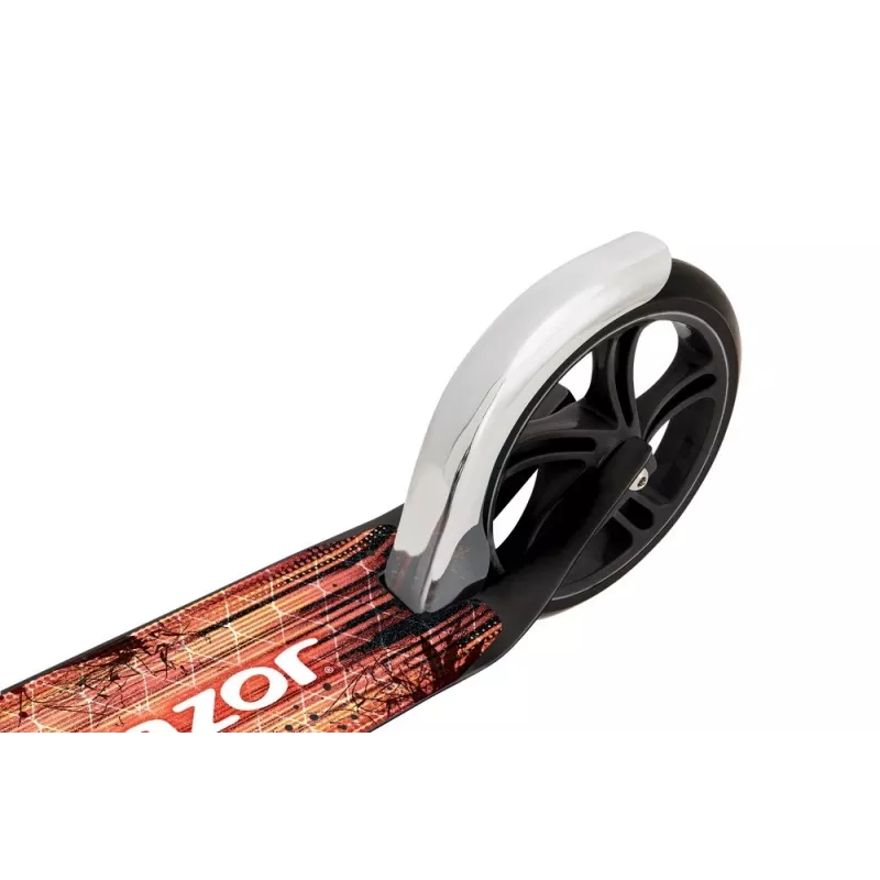 Paspirtukas Razor A5 Lux — aliuminis, 20 cm poliuretano ratai, sulankstomas, reguliuojamo aukščio, maks. apkrova 100 kg, juodas