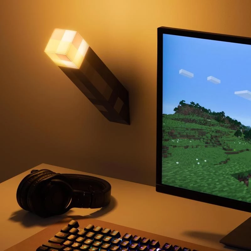 Stalinė lempa „Paladone Torch Light PP9202MCFV3“ su „Minecraft“ dizainu, maitinama baterijomis