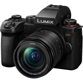 Panasonic Lumix G9 II + 12-60mm F3.5-5.6 MILC 25,21 MP Live MOS 11552 x 8672 Pixel Juoda (DC-G9M2ME)