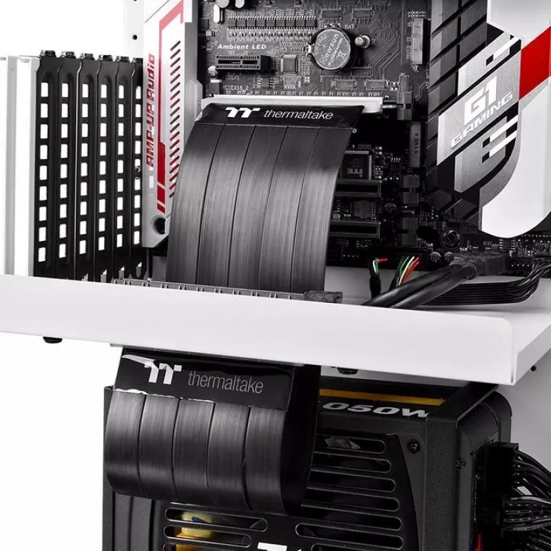 Thermaltake AC-045-CN1OTN-C1 sąsajos kortelės/adapteris vidinis PCIe