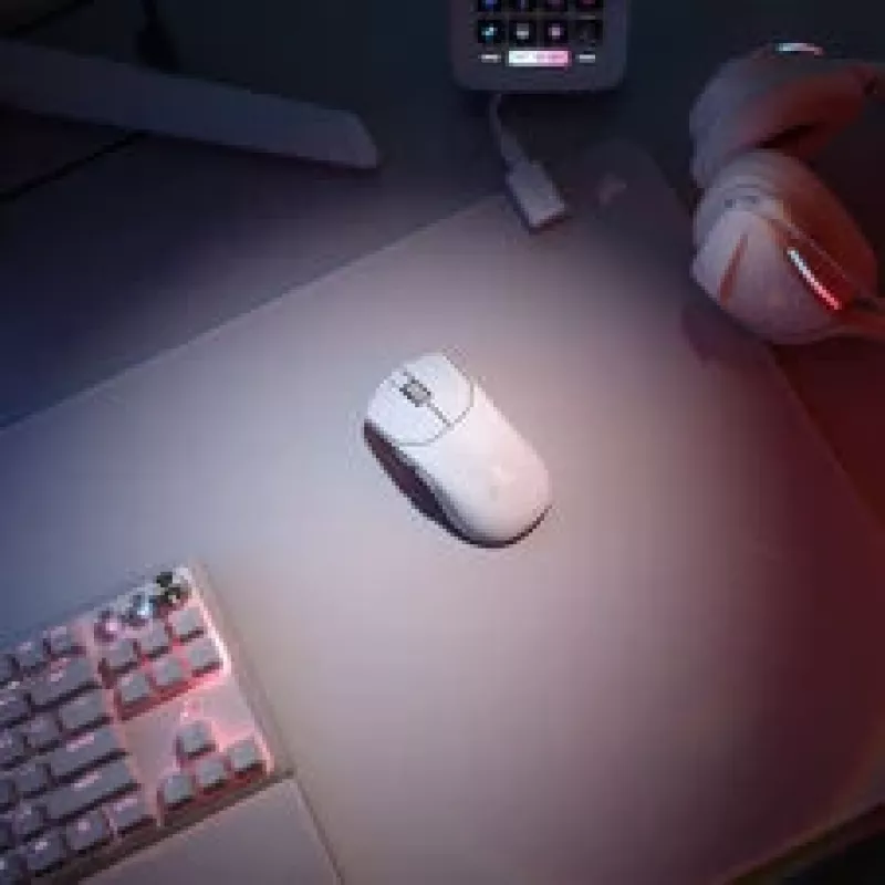 Žaidimų pelė CORSAIR SABRE v2 PRO Ultralight White — iki 18000 DPI, laidinė, abiem rankoms tinkama forma