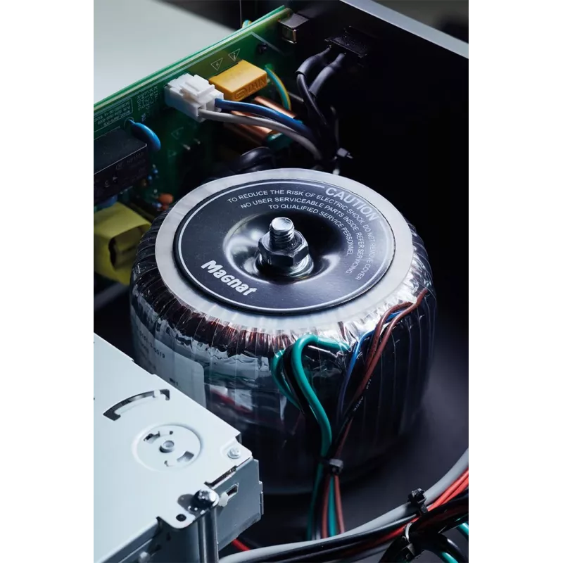 Stereo imtuvas Magnat MC 400 — 2.0 kanalai, 40 W kanalui, CD grotuvas, Wi‑Fi, Bluetooth, DAB/FM, Ethernet (juodas)