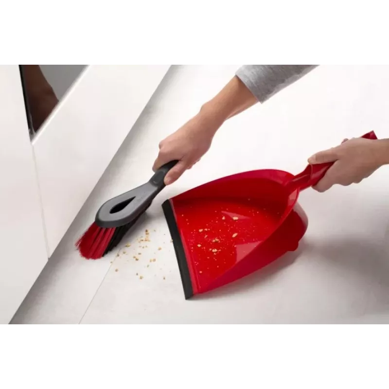 Šluotos ir semtuvo rinkinys VILEDA 141742 — technopolimero semtuvas, plastikinė rankena, minkšti/kieti šereliai, juoda, pakabinimo anga