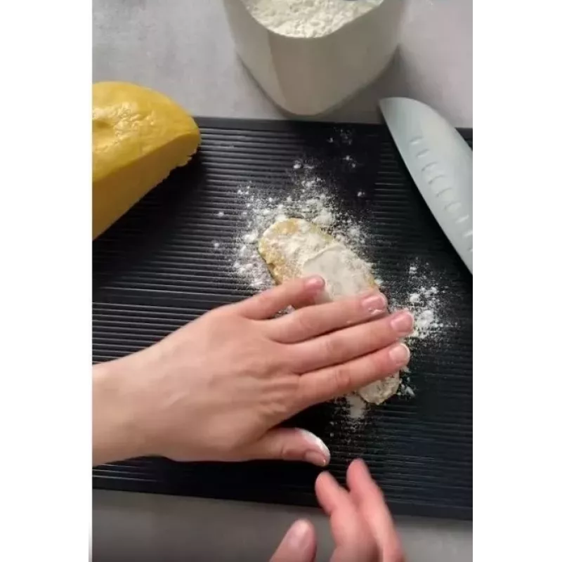 Rankinė makaronų mašina GEFU GF89426 — lazanijai, tagliatelle, tagliolini; nerūdijantis plienas ir plastikas; 205×200×155 mm