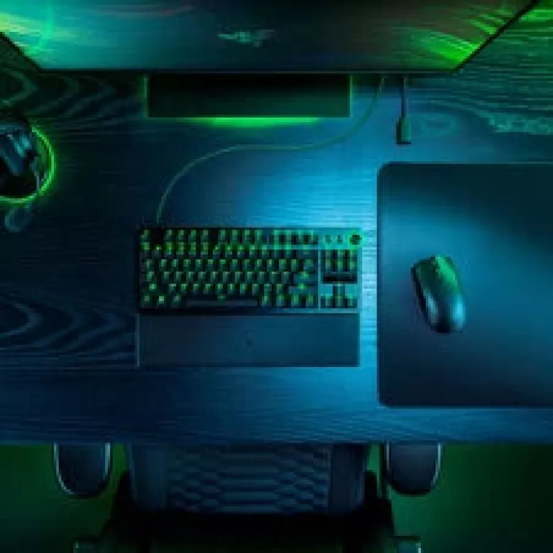 Žaidimų pelės ir pelės kilimėlio rinkinys Razer Viper V3 Pro + Gigantus M, juodas