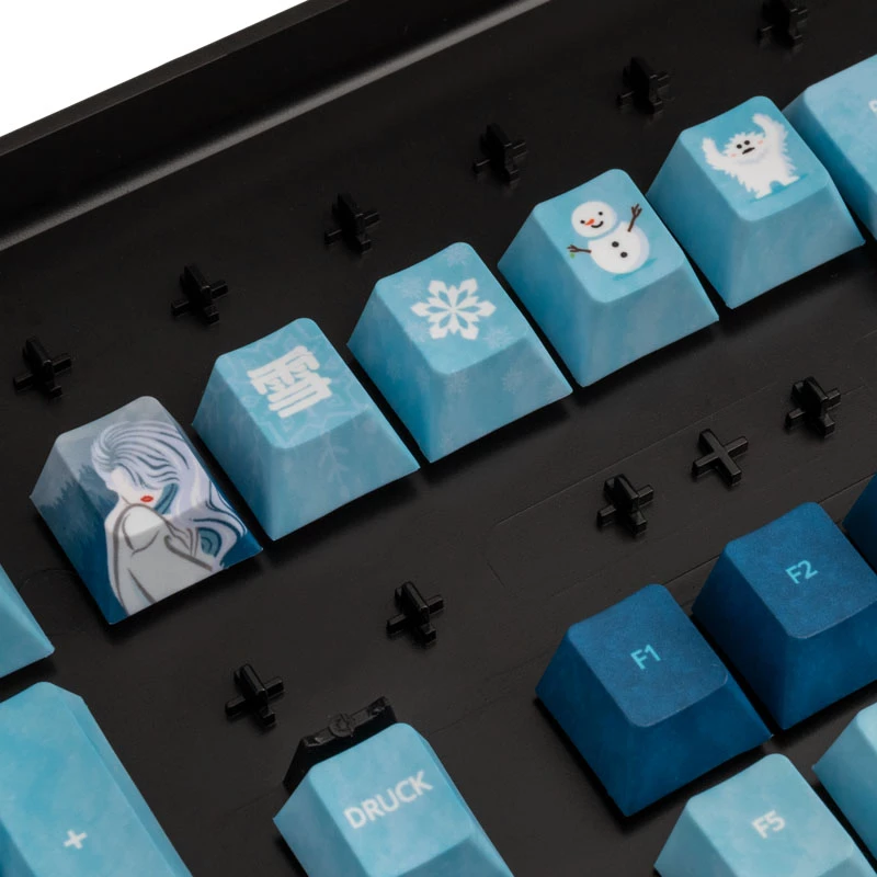 Keycap Set Traitors YUKI ONNA (UK layout) — Dizainerių teminiai klavišų dangteliai mechaninėms klaviatūroms