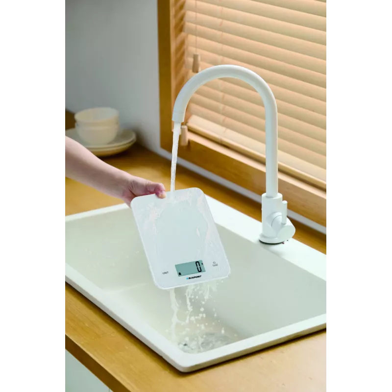 Virtuvinės svarstyklės BLAUPUNKT FKS401 — baltos, maks. 10 kg, 1 g tikslumas, jutiklinis valdymas