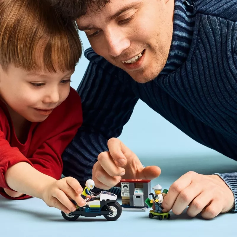 LEGO City policijos motociklo gaudynių rinkinys 60455 — 65 dalys, 2 minifigūrėlės, amžius 4+