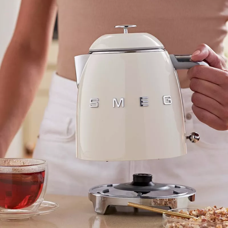Elektrinis virdulys Smeg 0.8L 1400W Smėlio spalvos