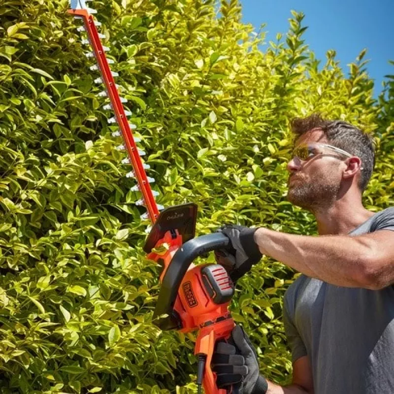 BD HEDGE TRIMMER 650W/60cm/25mm