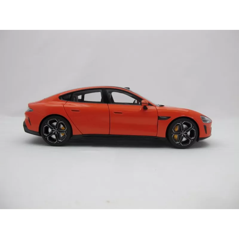 Lietinio modelio automobilis Xiaomi SU7 1:18 masteliu, surinktas, P278×G108×A81,5 mm