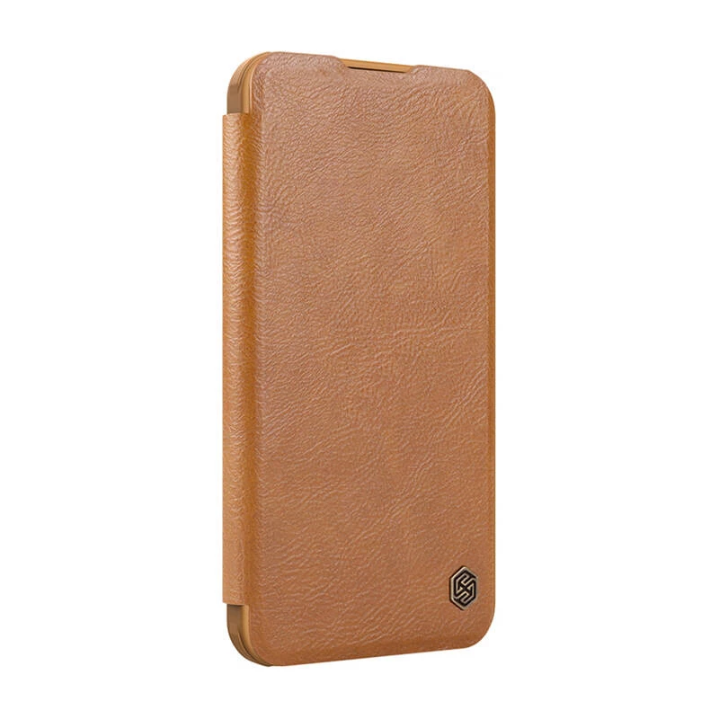 Apsauginis aplanko tipo dėklas Nillkin Qin Prop Leather, skirtas iPhone 16, rudas, su integruotu stovu