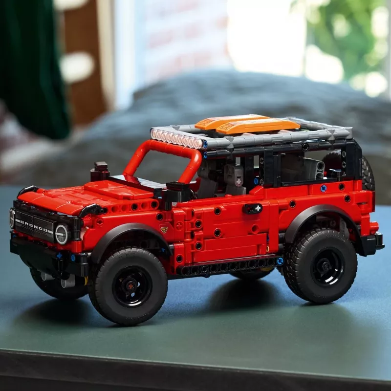 LEGO Technic konstruktorius Ford Bronco Off-Roader 4x4 modelis 42213 — 943 dalys, amžius 9+