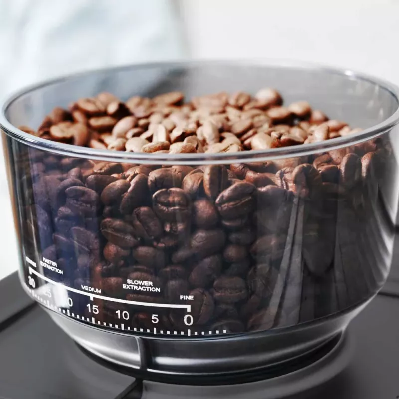Kavos aparatas GASTROBACK Design Advanced Urban Duo — pilnai automatinis, 2,8 L vandens bakelis, įmontuotas malūnėlis, 250 g pupelių talpykla, 3000 W, juodas