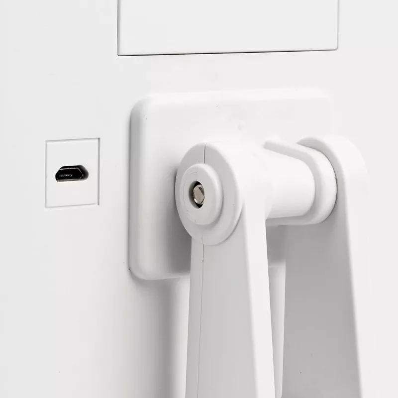 Laisvai pastatomas veidrodis makiažui Girmi BE04 — stačiakampis, 1x didinimas, balta LED lemputė, USB/4×AA, 180° pasukimas